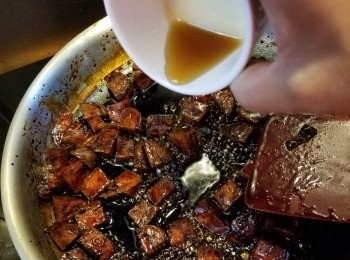 step9: 再加入麻油炒勻即可