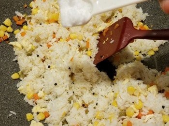 step7: 加入1茶匙半鹽炒勻(再試味)