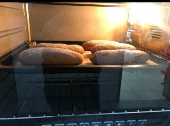 step7: 完成第二次發酵
篩入高筋麵粉
190度20分鐘