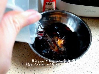 step9: 將調味料放入碗內 , 加100ml水拌勻