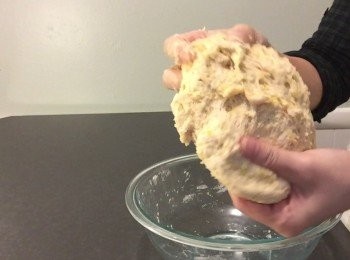 step11: 麵團是濕的黏手的