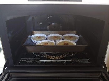 step9: 用水波爐爐180oC （convection模式）180oC 焗約20分鐘至金黃色