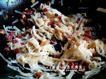 step11: 粘米粉分三次加入蘿蔔內 , 每次用筷子拌勻