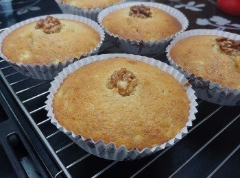 step10: 用牙籤插入蛋糕中央, 取出時牙籤乾淨, 不會黏上麵糊便可