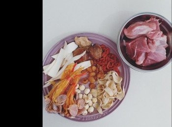 step1: 日月魚用清水浸半小時，洗淨。