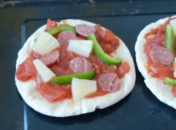 step2: 再在上面放上不同的Toppings