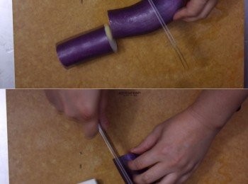 step3: 茄子洗淨切去蒂後，切開三段，再切成細條