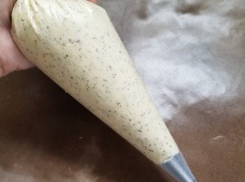 step3: 放入唧花袋唧花