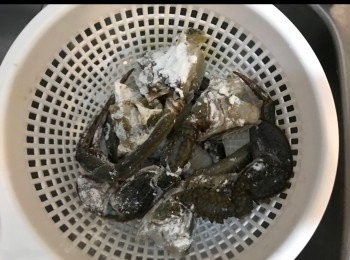 step6: 蟹撲上生粉。