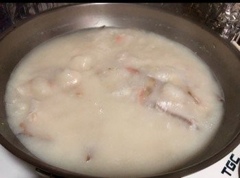 step2: 油鑊薑片煎香魚...兩邊....
即落滾水大火滾起...10min 再落木瓜 轉中火 
滾滾多15min 
鹽 可落可不落.....