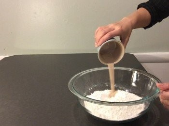 step4: 高筋麵粉加入酵母