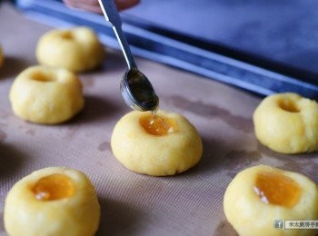 step6: 加入適量的蜂蜜柚子茶。