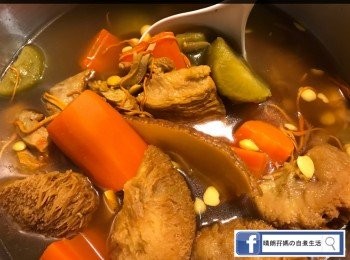 step2: 全部材料放入煲，加3.5L水，大火滾起，再轉小火煲1.5-2小時，加鹽調味便完成。