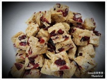 step6: 將定形的雪Q餅，切成大致一樣的方塊狀