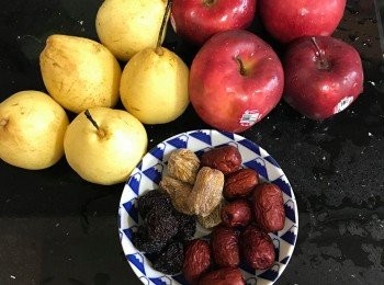 step1: 蘋果雪梨洗淨，去芯切件,
棗類沖洗，紅棗去核