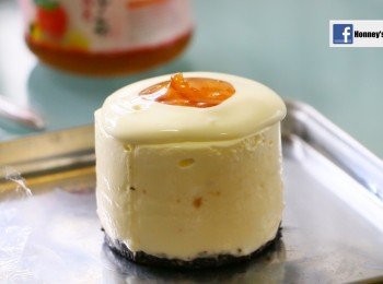 step8: 取出, 脫模, 放上適量淡忌廉和高島草莓柚子茶裝飾, 完成!