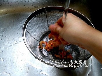 step2: 蝦米浸至軟身後用水沖洗乾淨及瀝乾