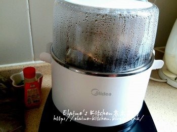 step14: 蓋上蓋按<蒸 / 煮>功能 , 時間調至20分鐘 , 蒸完20分鐘後再焗5分鐘即可