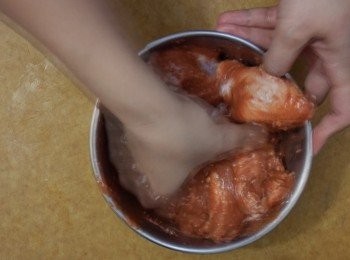 step4: 加入醃料拌勻，醃最少1小時，最好過夜