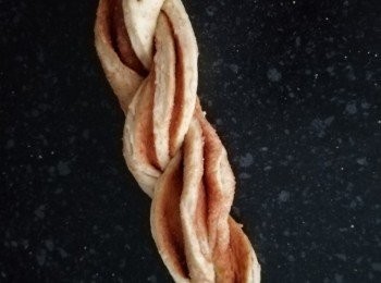 step12: 兩條左右互扭至最頂時黏合