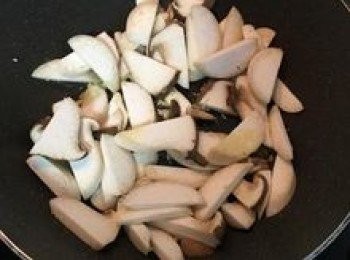 step4: 下杏鮑菇大火煎炒；