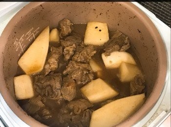 step4: 注入滾水，差不多是材料一大半。用煲粥模式或1小時模式。