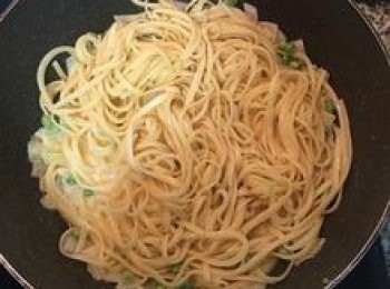 step9: 放入煮好的意大利麵；