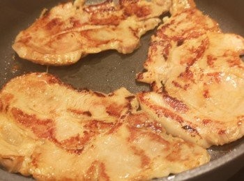 step6: 煎熟豬扒後從鑊中取出。