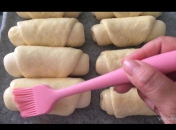 step4: 掃上一層牛油，以38°c發酵30分鐘