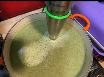 step7: 打碎材料後，細火煲十五分鐘。