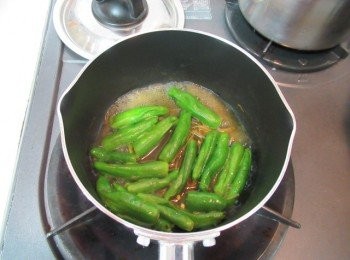 step3: 倒入昆布柴魚高湯,邊拌邊加熱,煮至手感即可.