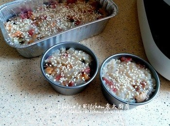 step15: 取出灑上白芝麻 , 如食蒸蘿蔔糕就可趁熱食