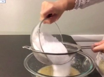 step11: 篩入150g糯米粉 50g粘米粉