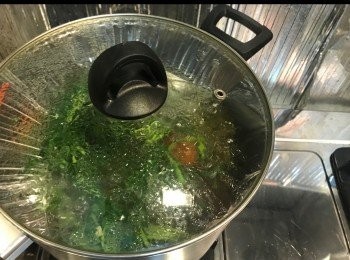 step6: 蓋蓋轉小火，煲約兩小時！