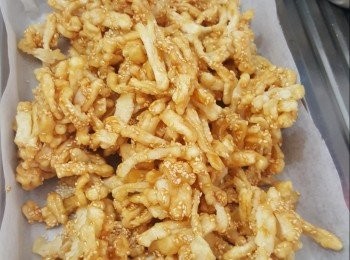 step18: 倒入已舖牛油紙的焗盤內輕手壓實