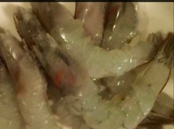 step2: 蝦洗淨備用。