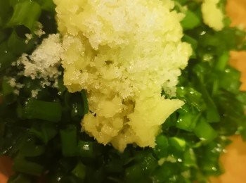 step4: 將蔥油B材料混合。