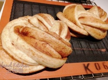 step15: 發酵至1倍大後從焗爐取出，焗爐預熱180度3分鐘，放入玉桂卷焗12分鐘，然後轉下火再焗3分鐘即成