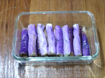step5: 將完成的茄子取出，淋上佐醬即完成