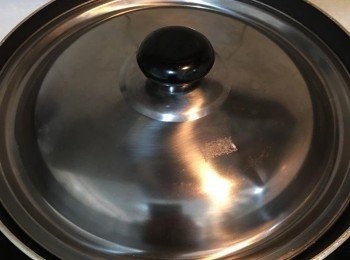 step8: 加蓋可以幫助蛋熟。