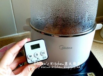 step12: 蓋上蓋按<蒸 / 煮>功能 , 火力調至300 , 時間調至10分鐘 , 煮10分鐘後焗5分鐘