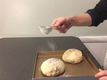 step19: 灑上高筋麵粉