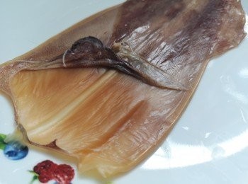 step3: 魷魚去衣。