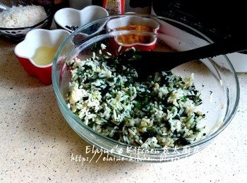 step10: 加入黑白芝麻及菠菜再拌勻