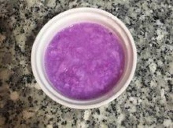 step7: 倒入冷水略微混勻；