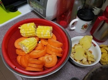 step3: 凍水先落果皮，再落其他材料。