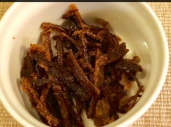 step3: 陳皮預先浸軟，用刀刮去白色部份及切絲。