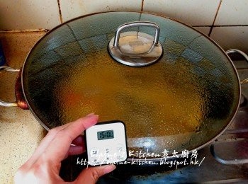 step10: 蓋上蓋繼續用慢火炆15分鐘 , 再熄火焗30分鐘