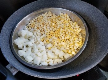 step3: 將沙葛及粟米一齊用大火蒸3分鐘(水滾計3分鐘)