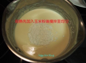 step6: 趁熱先加入玉米粉後攪拌至均勻